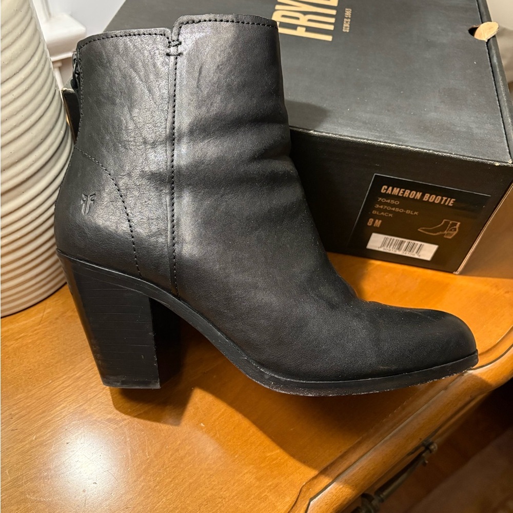 Black women’s classic Frye  Bootie size 8
